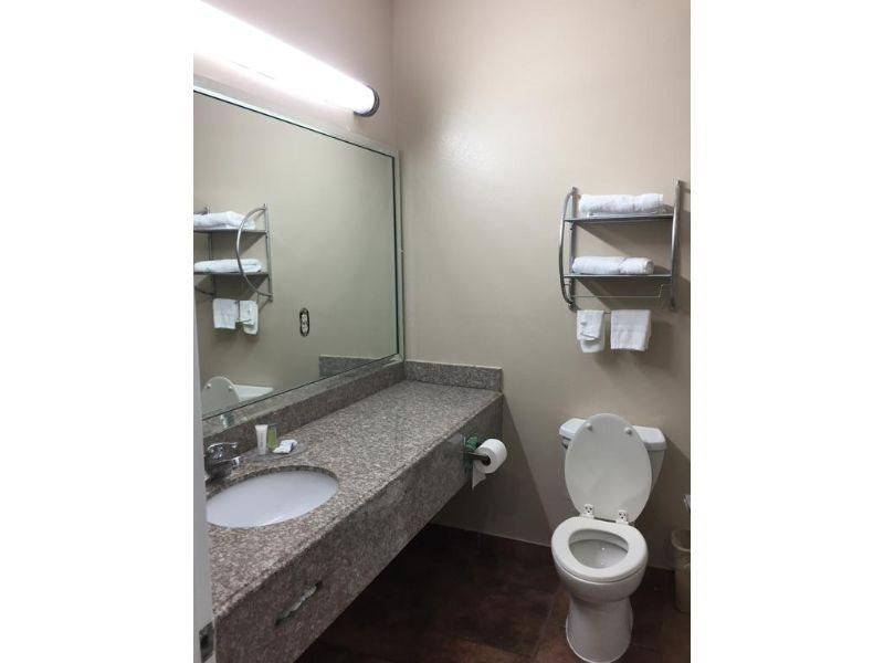 Scottish Inn And Suites كاتي المظهر الخارجي الصورة