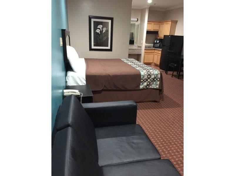Scottish Inn And Suites كاتي المظهر الخارجي الصورة